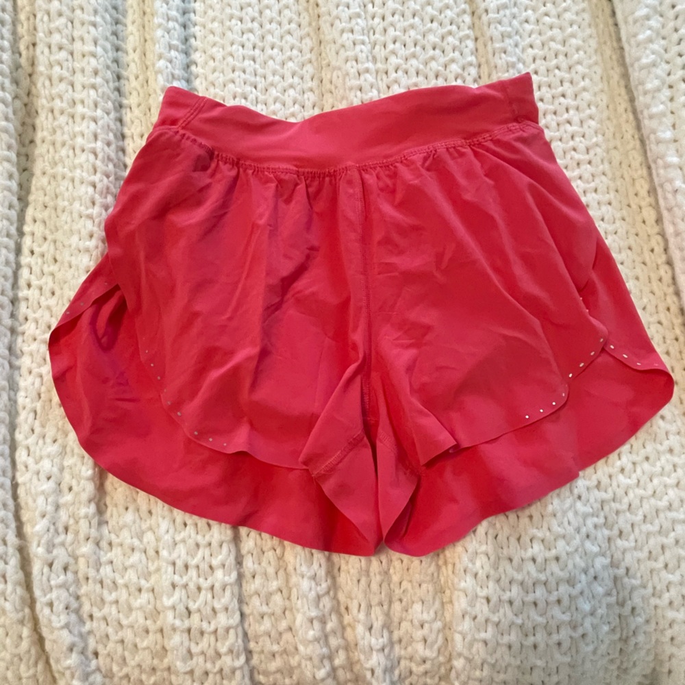 Lululemon Fast and Free reflective high rise classic fit short, 3”, 4, lip gloss